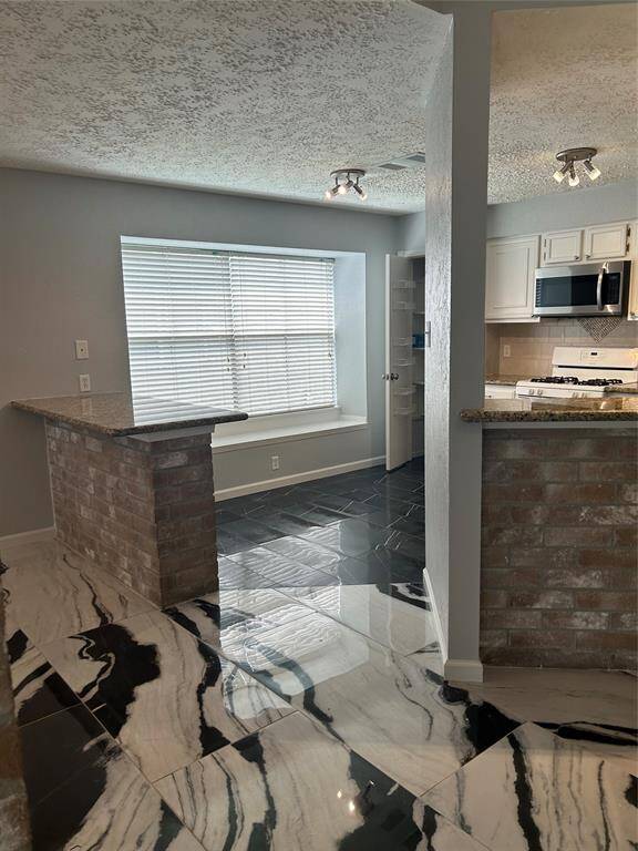 Kitchen with a window seat