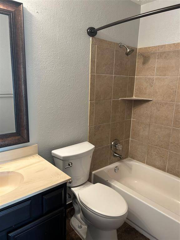 Guest bath with tub/shower