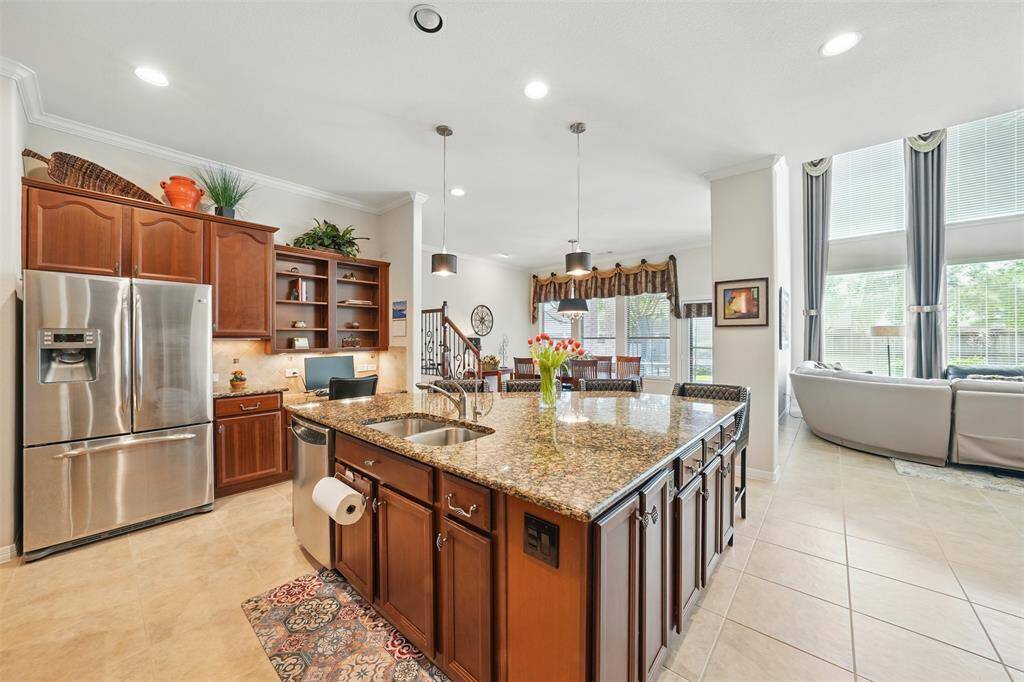 Bright and spacious kitchen