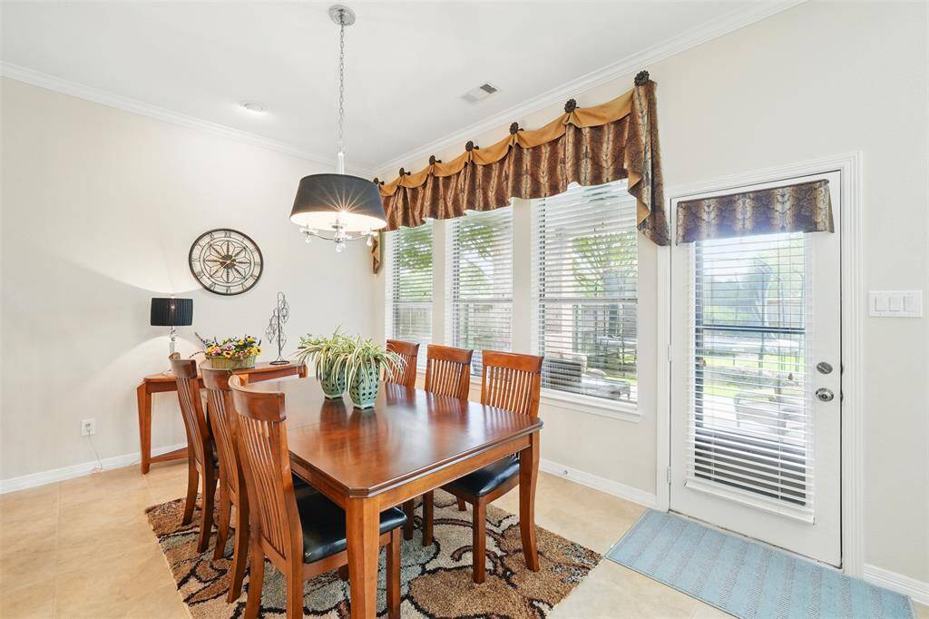 Breakfast Room face to backyard