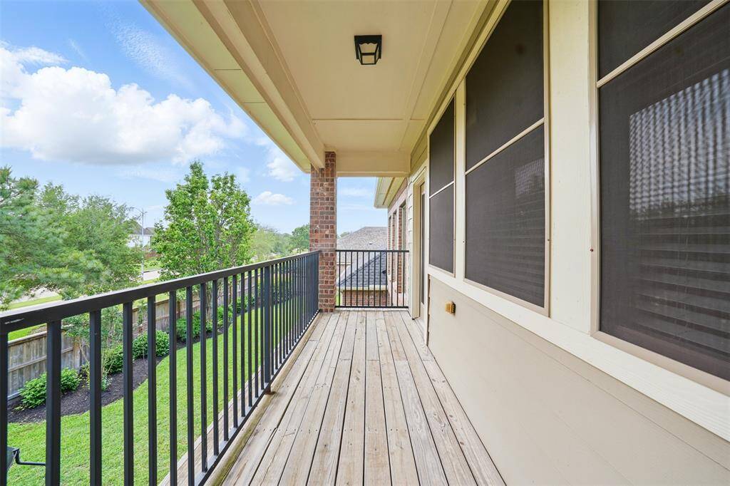Side balcony