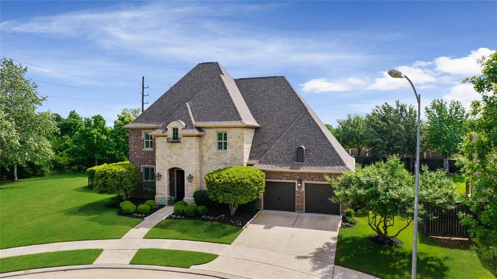 What a beauty with only one side neighbor.