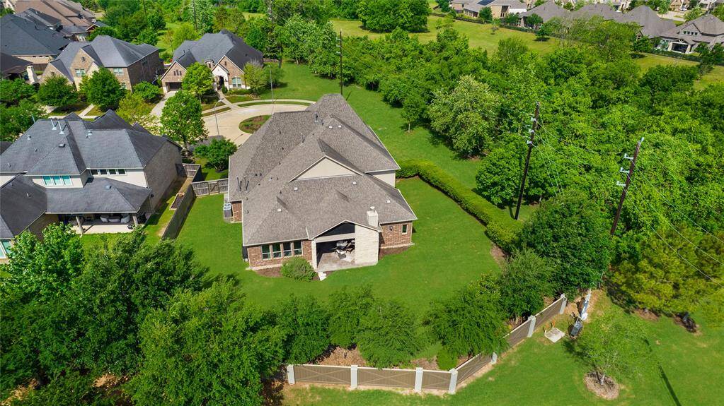 This cul-de-sac property has a amazing backyard and no back neighbors. Come make it your own oasis!