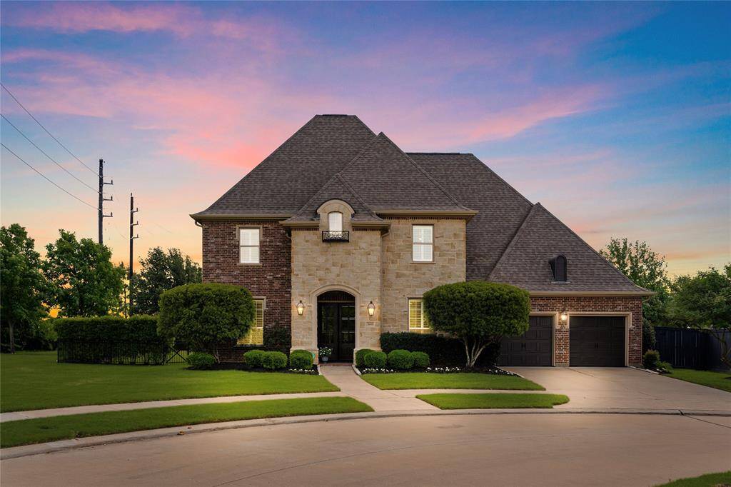 You will love to see your home in the twilight with its upgraded gas powered flame coach lights.