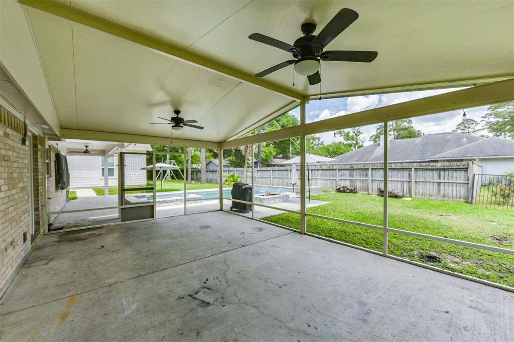 Screened-in patio (23x15) ideal for entertaining