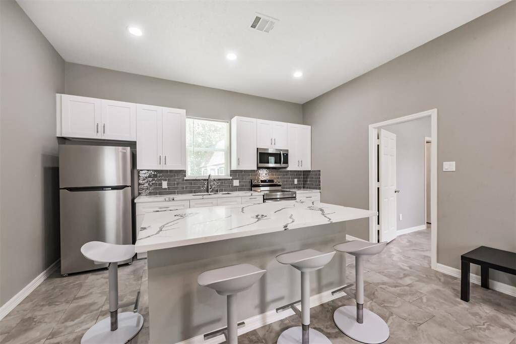 Modern guest kitchen with full amenities