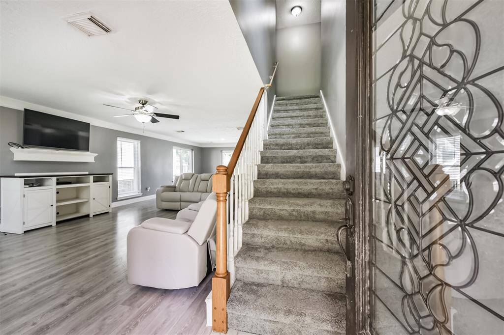 Welcoming entryway sets the tone