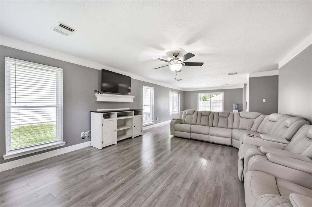 Well-designed floor plan with great flow