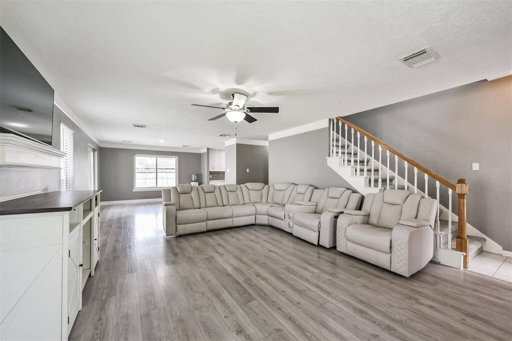 Living area nice and bright
