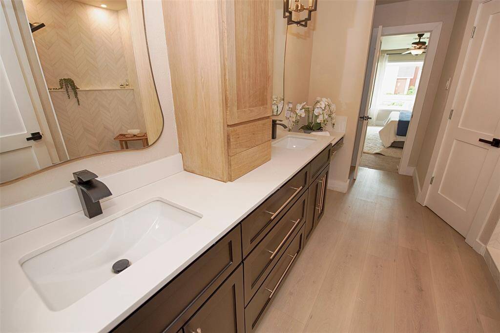 Another view of the gorgeous vanity with center storage cabinetry. Perfect for storing towels and bathing essentials.