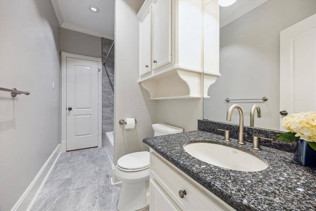 Hollywood bath with tub/shower and vanity sink shared by 4th and 5th bedroom.