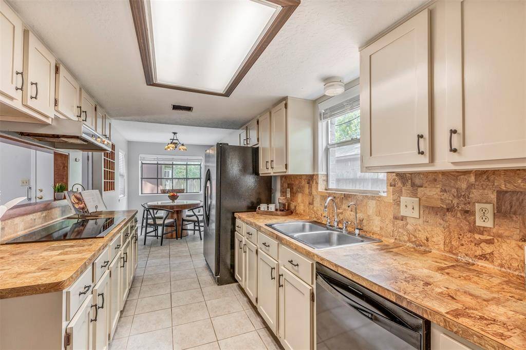 Kitchen with breakfast nook