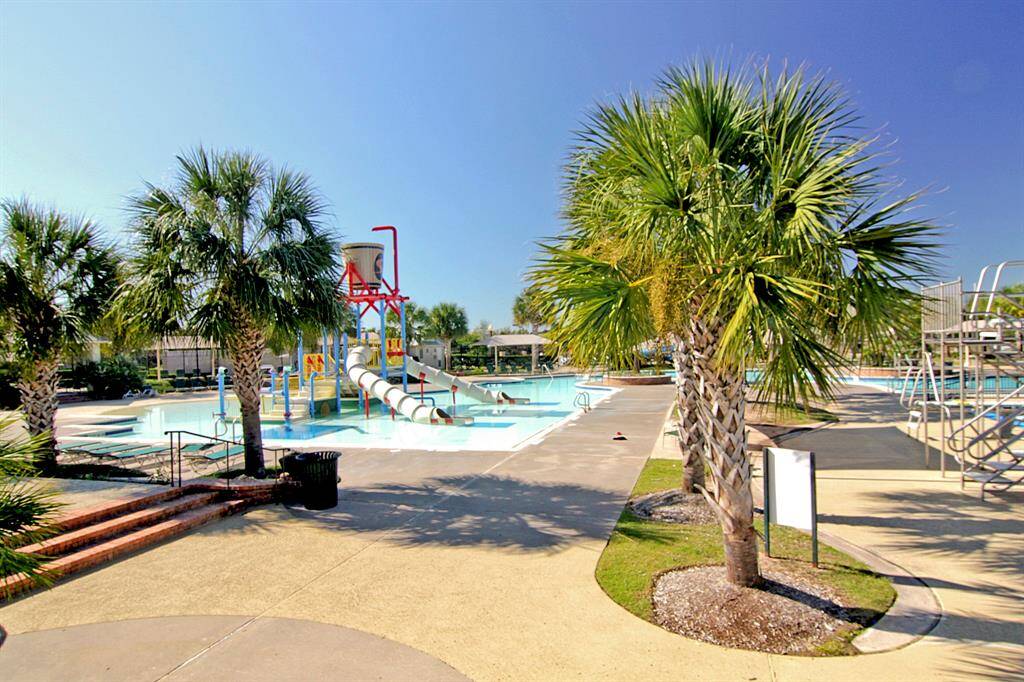 Nicknamed the “Bucket Pool” for its iconic splash tower, the Club Sienna Water Park is a highlight of the 12-acre Club Sienna complex. Little ones can enjoy the zero-entry lagoon, while older kids explore the massive play structure with slides and splash features. Adventure-seekers will love the twisting water slides, and competitive swimmers can dive into the heated lap pool—also home to Sienna’s swim teams. There’s something here for everyone to enjoy.