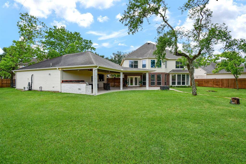 Move-in ready. Start the summer ready to enjoy the outdoors or the amazing custom updates and meticulous care the sellers have invested in this home. You are sure to love living in Sienna. Access to the Fort Bend Toll to the Houston Medical Center! This home is a Must See! Must Have! Be sure to watch the video tour!