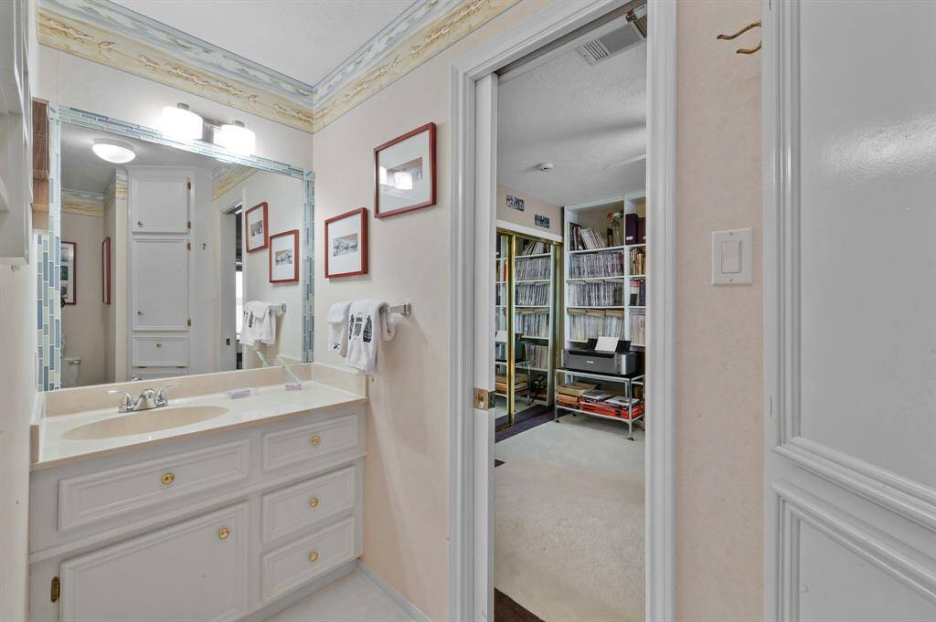 Jack and Jill bath between the 2nd and 3rd bedrooms