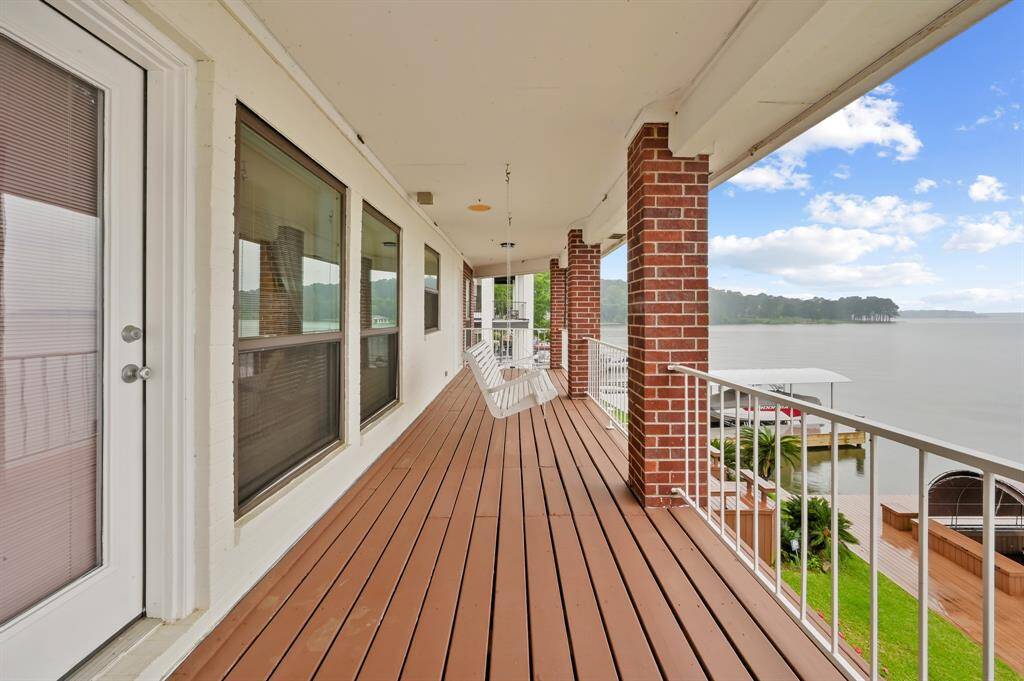 Second story balcony with amazing views of Lake Conroe
