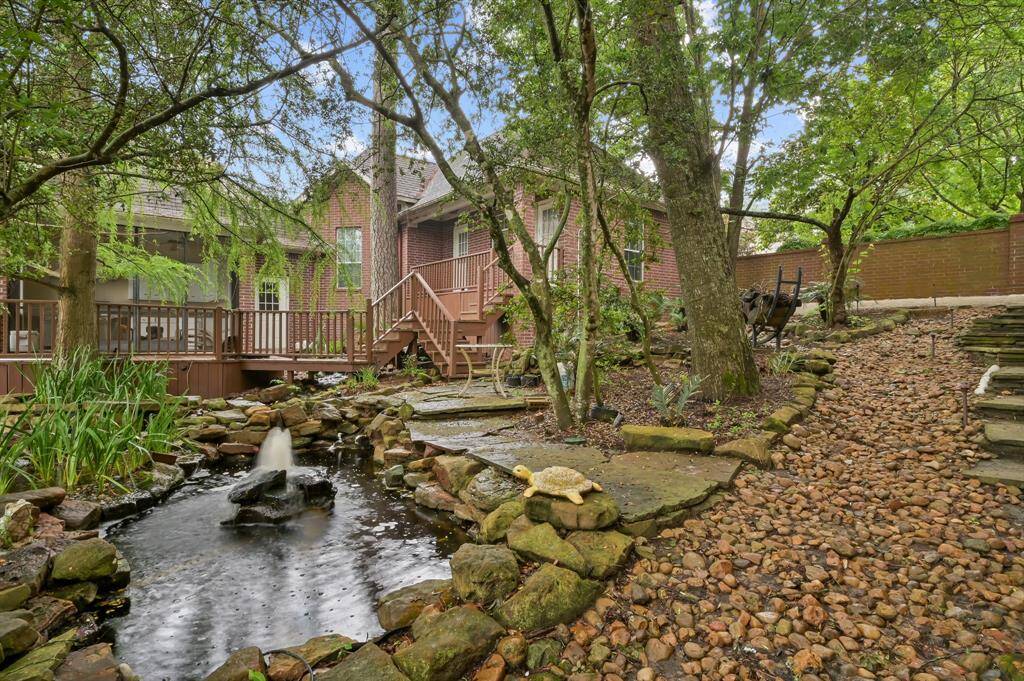 Interior courtyard with flowing water fountains, outdoor kitchen and workshop in the background/extra garage