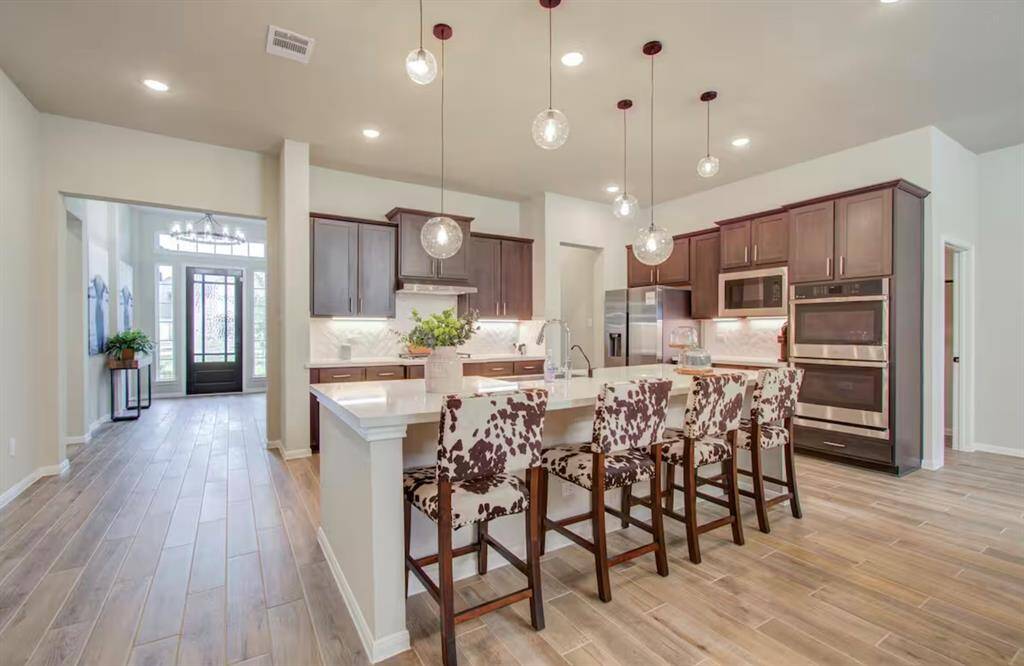 Step into this modern kitchen, wherefunctionality meets sophistication.