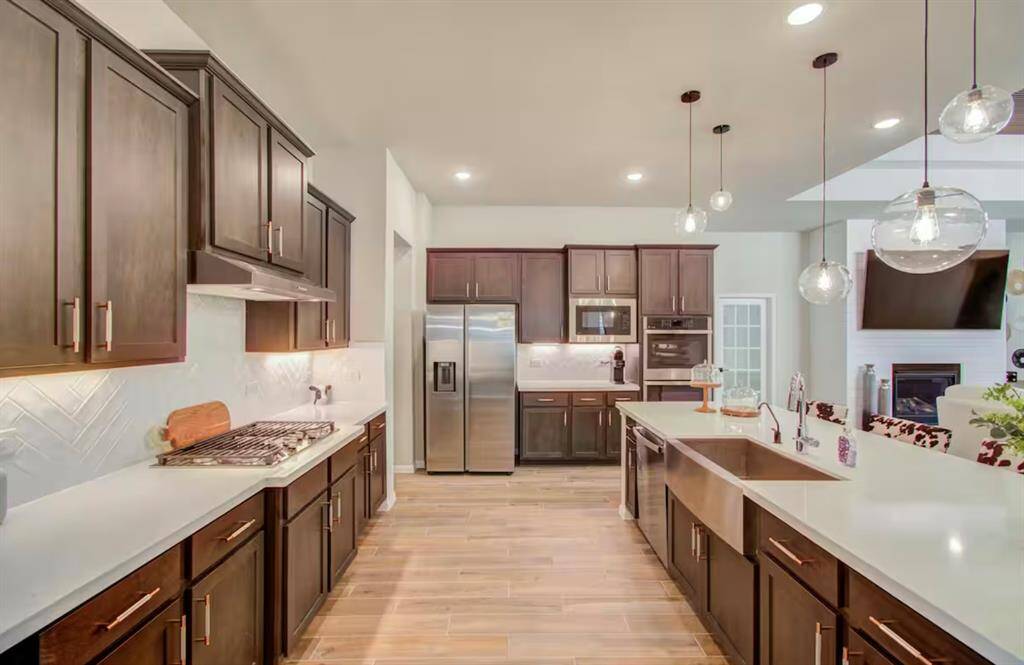 The kitchen, an integral part of thishome's open-concept design,seamlessly flows off the living room,creating a harmonious andconnected living space.