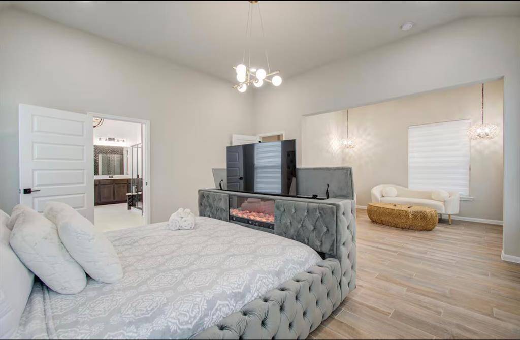 The primary bedroom also has a sitting area and en-suite bathroom.