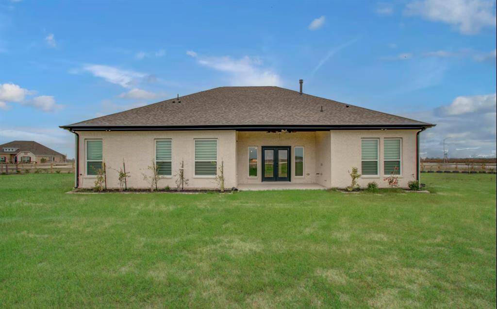 Step into the backyard with alarge covered patio, creating aninviting outdoor retreat.