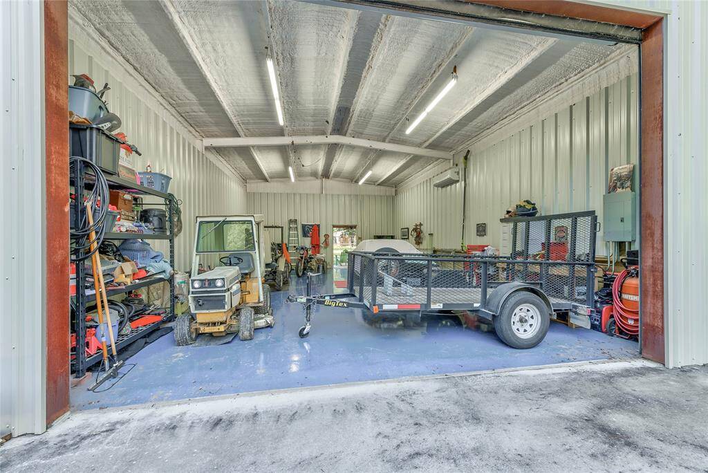 25 X 40 CUSTOM METAL BUILDING, 200 AMP SERVICE, LED LIGHTS, 2 INCH CLOSED FOAM INSULATION, EPOXY FLOORING, SPLIT UNIT AC,18 X 12 H METAL ROLL UP DOOR