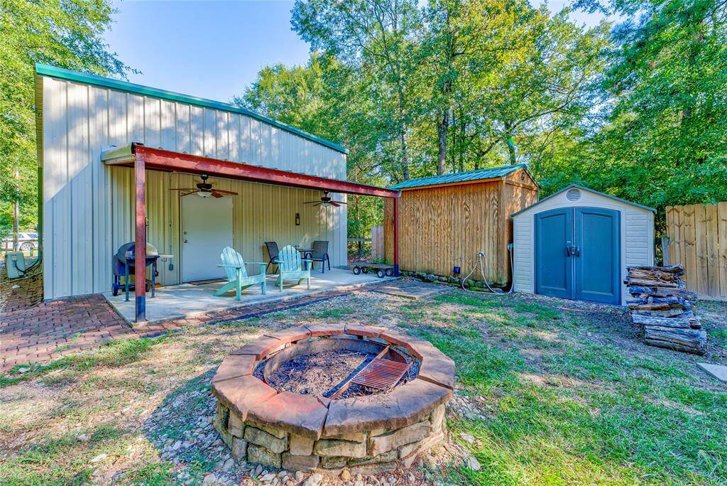 GREAT PLACE TO RELAX, ALSO HAS A FIRE PIT