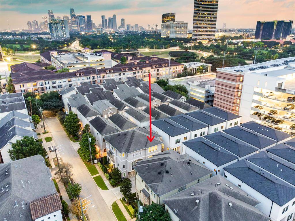 Buffalo Bayou Park is Literally 3 minutes from your front door.