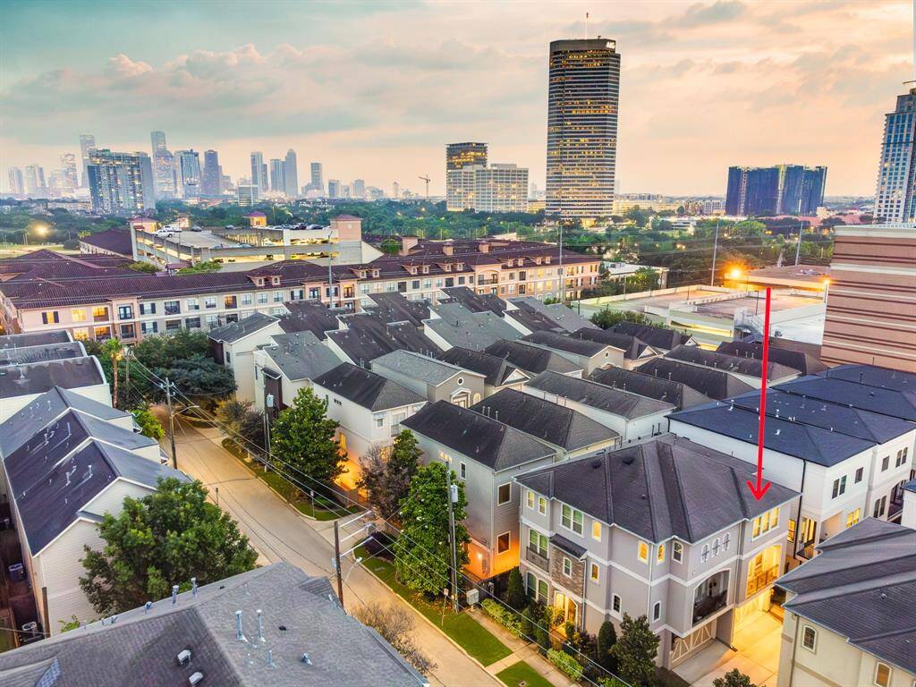 Perfect location so close to Washington Ave and Buffalo Bayou Park!