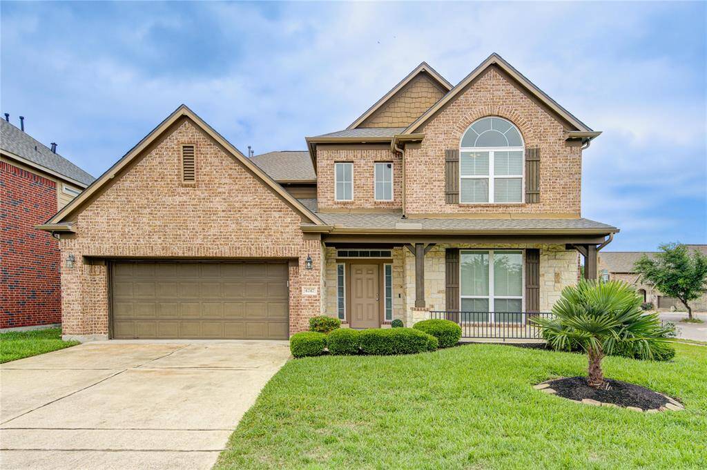 Welcome home to a well manicured, well-maintained home in Atascocita Forest.