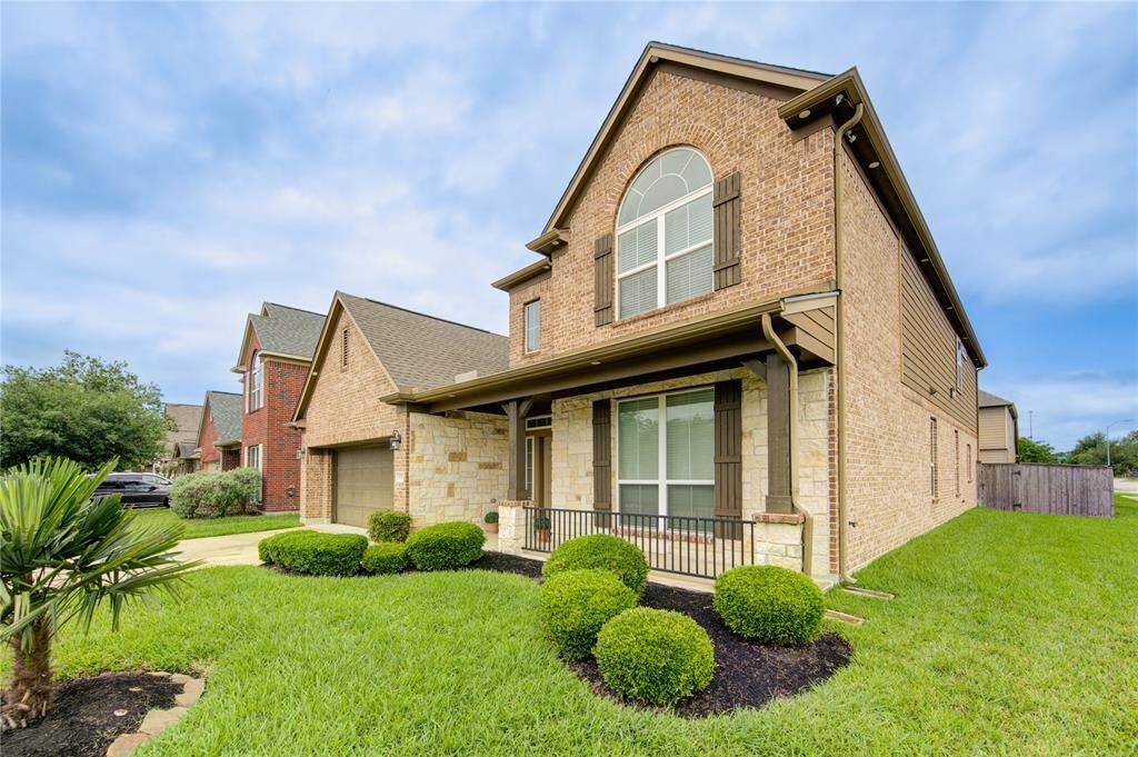 A beautiful, well-maintained, corner lot in Atascocita Forest