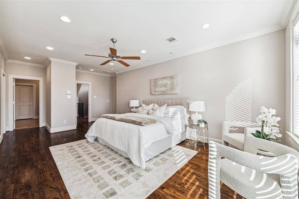 Secondary bedroom with Hollywood bath, wood flooring and ceiling fan.