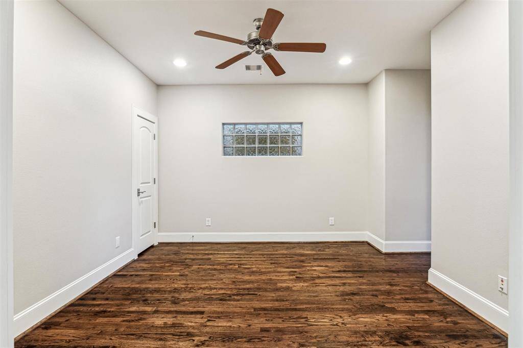 Third bedroom.