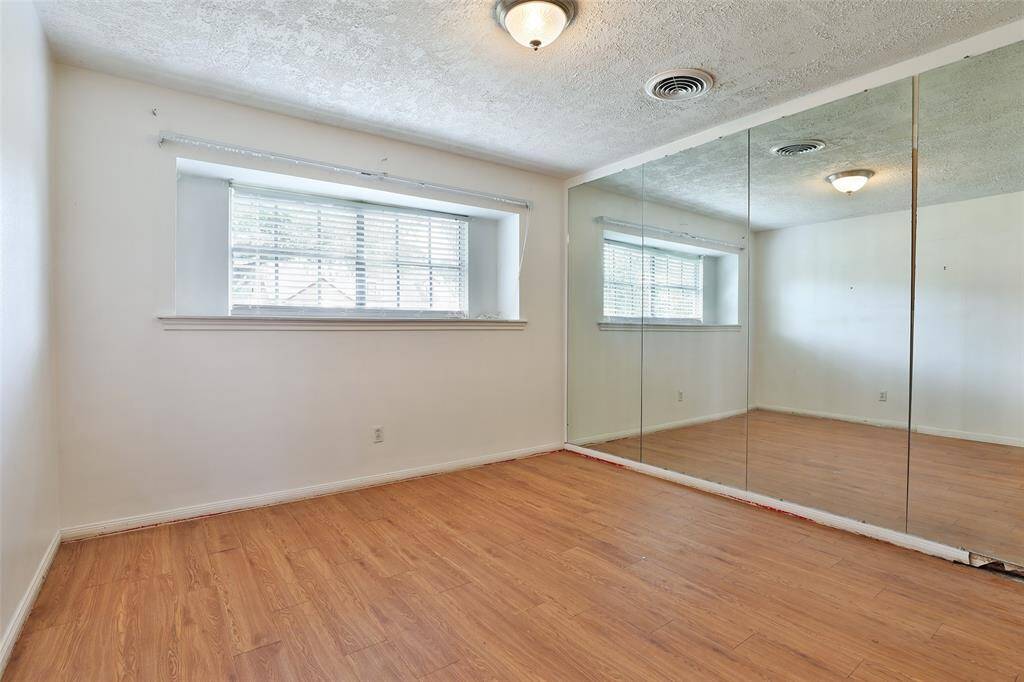 Front downstairs bedroom.