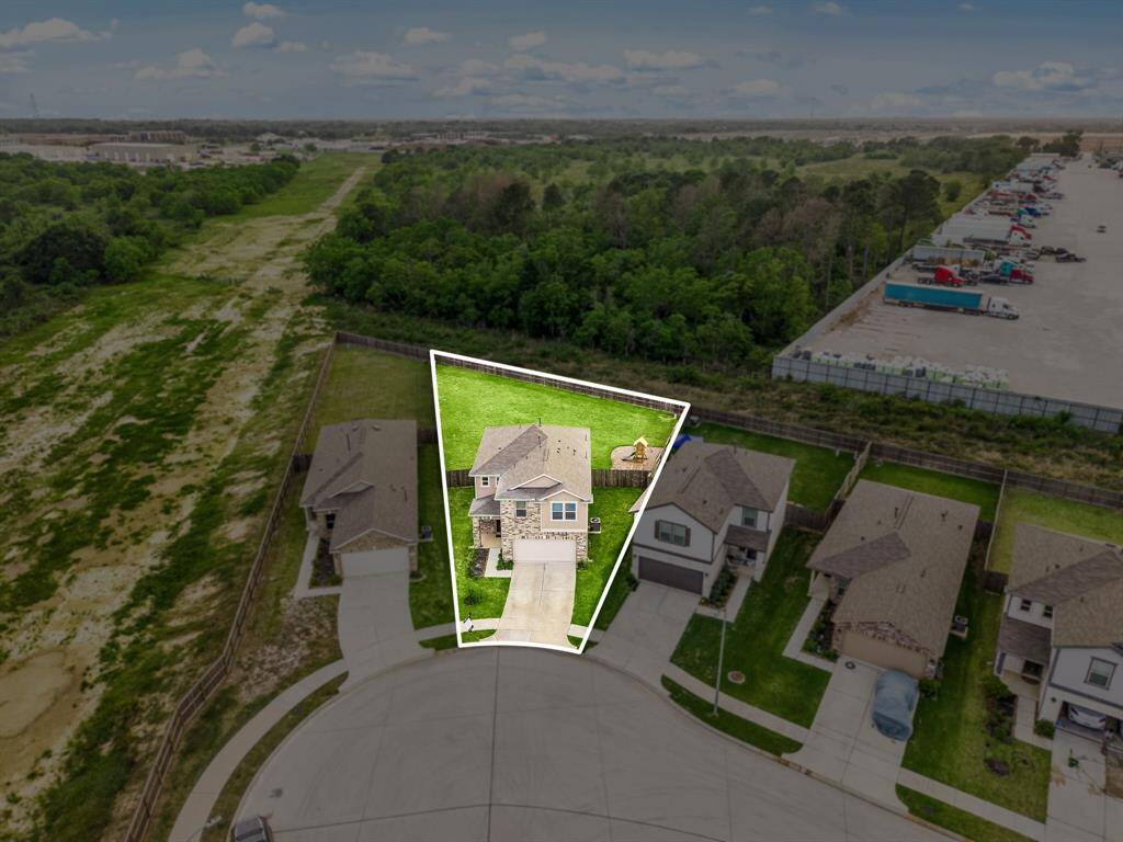 This home sits on a large lot with ample yard space in front and the back, lush landscaping and a well-maintained yard. Plenty of space to accommodate guest parking and situated on a quiet cul-de-sac street in the Katy Manor community.