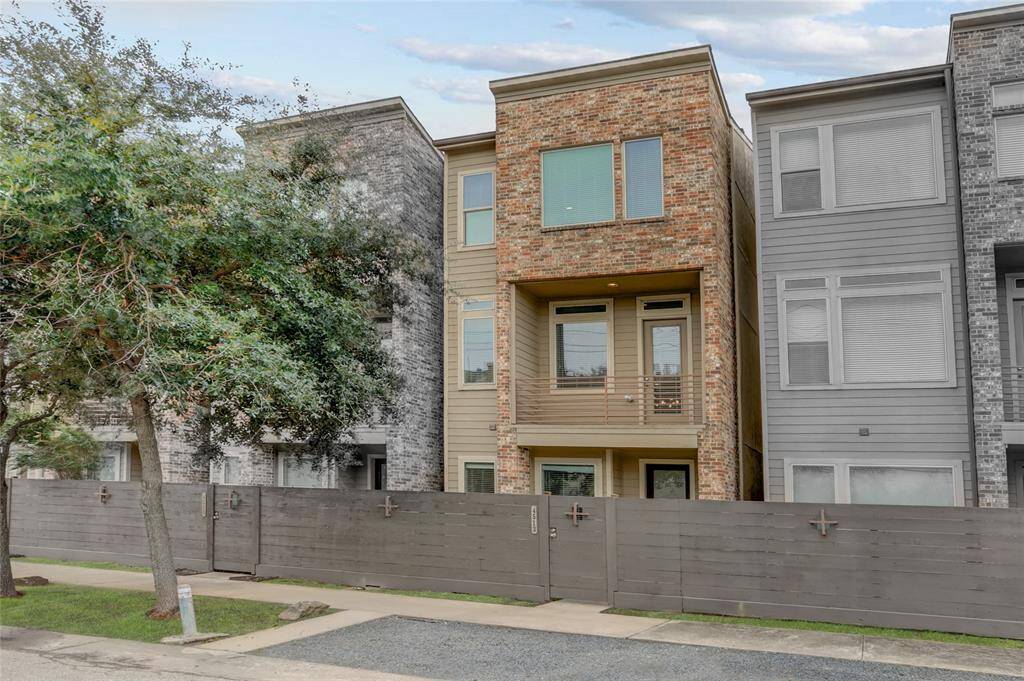 4513 Cornish has a private, street-side entrance and ample guest parking.
