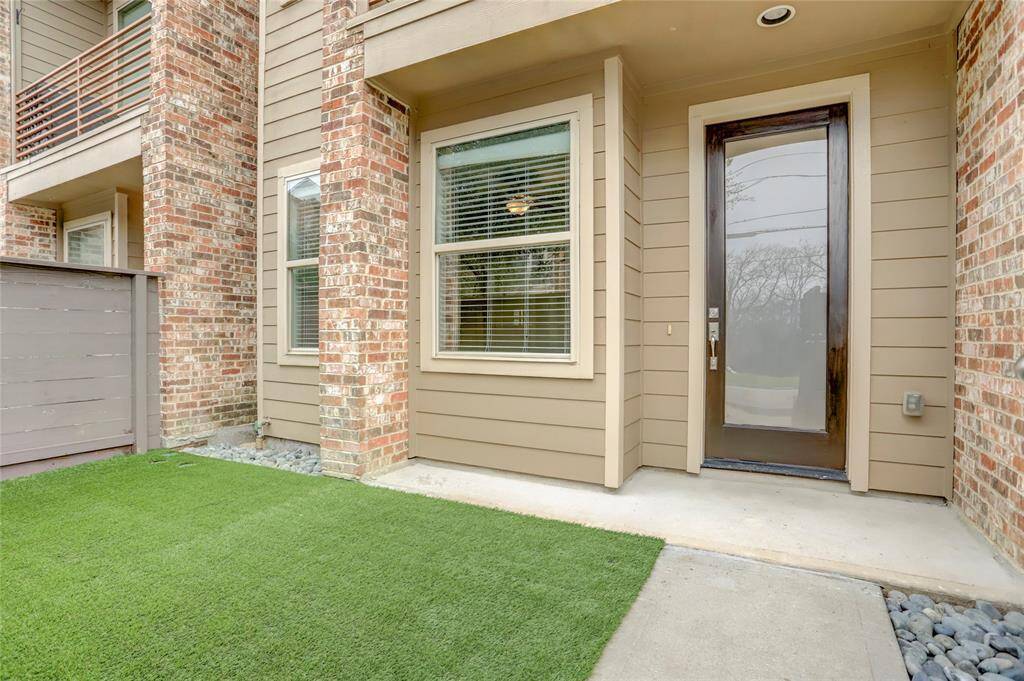 Welcome to your move-in ready Cottage Grove/Heights Area home with beautiful curb appeal and front yard with recent turf.
