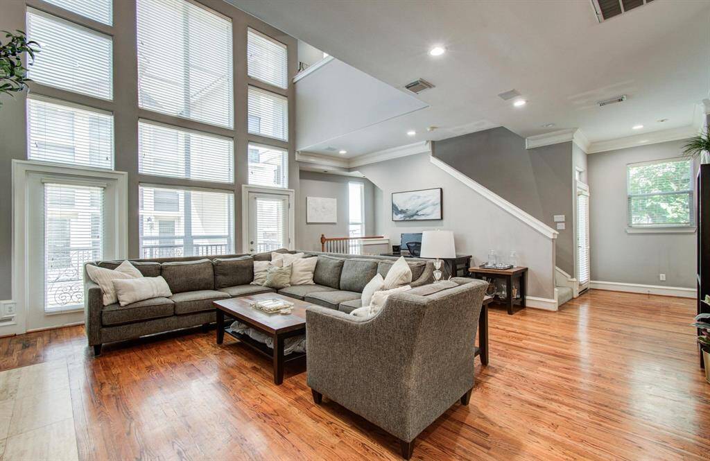 The second floor impresses with soaring ceilings, a wall of windows, and two balconies that bring the outdoors in. You’ll also find an extremely spacious kitchen with abundant countertop space, generous cabinetry, and a walk-in pantry—plus a convenient powder room.