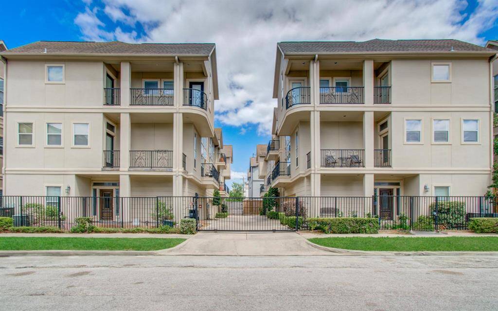 Beautiful, well-maintained gated community in the heart of Rice Military—yet tucked away enough to offer a secluded, corner-unit feel at 4526 Lillian.