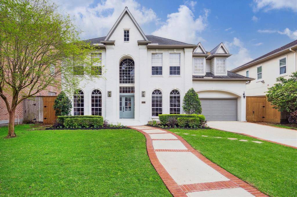 Nestled inside the loop just off Avenue B, 4613 Cedar Oaks is a stunning custom-built home featuring 5 spacious bedrooms, wonderfully situated in the heart of Bellaire. WE LOVE THE BRICK LINED DRIVEWAY AND WALKWAY!