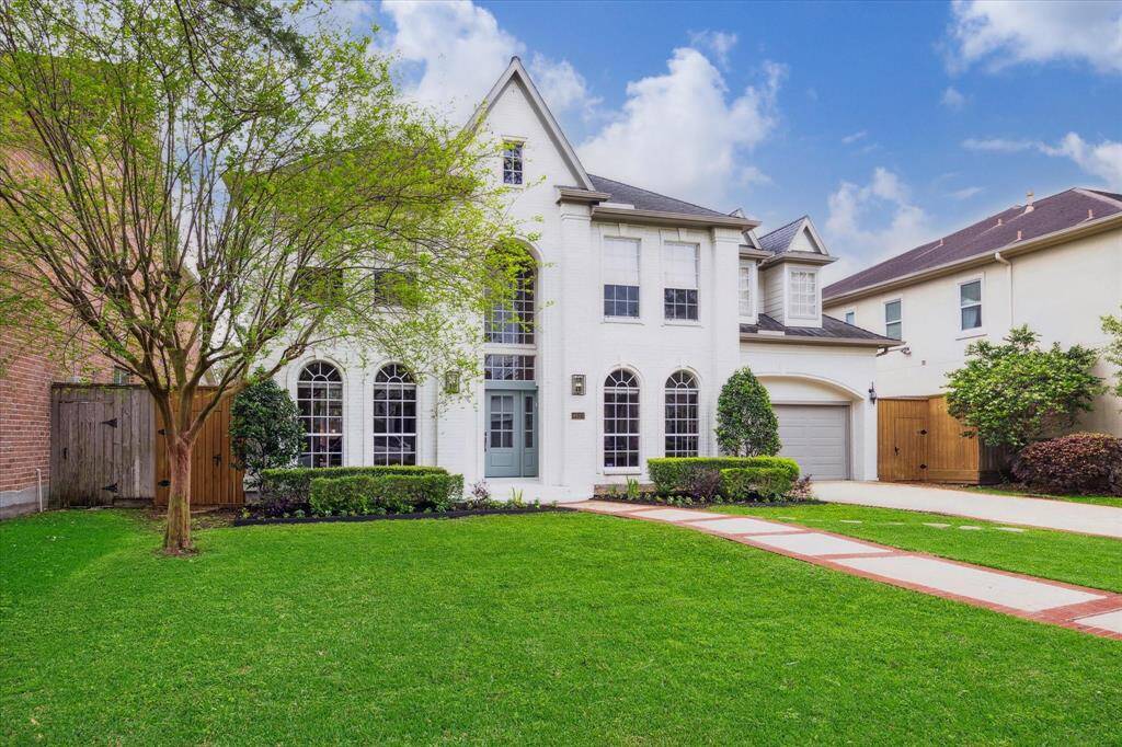 With its painted white brick exterior, 4613 Cedar Oaks boasts exceptional curb appeal and a prime location on sought after street at the center of the block in the heart of Bellaire.