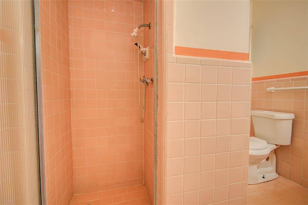 2nd Bath walk in shower