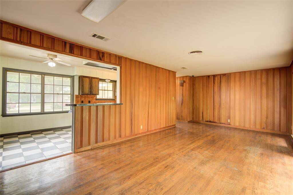 Kitchen conveniently located by dining area