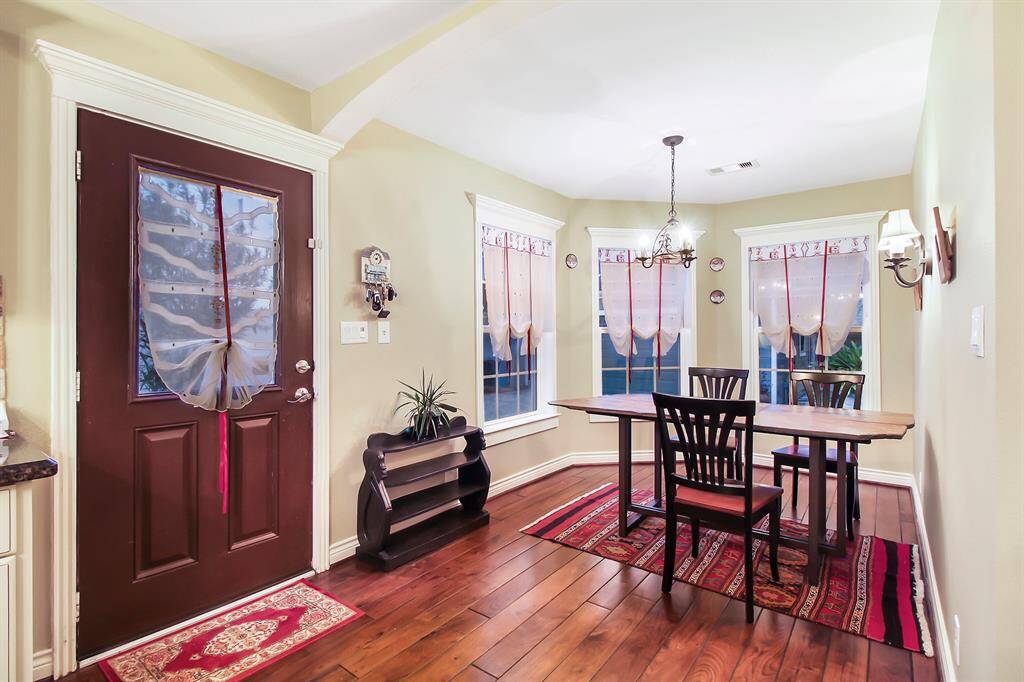 The breakfast area has three large windows, providing plenty of natural light in, and relaxing views of the great outdoors.