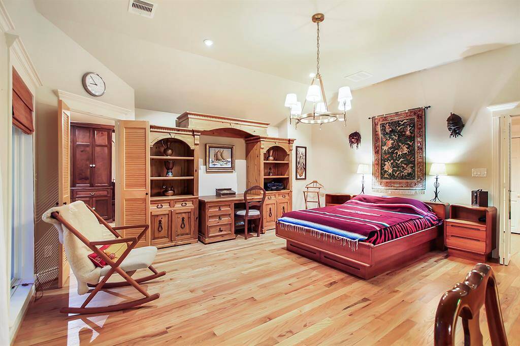 This bedroom/study combo with its large area and raised ceiling provides unlimited potential.