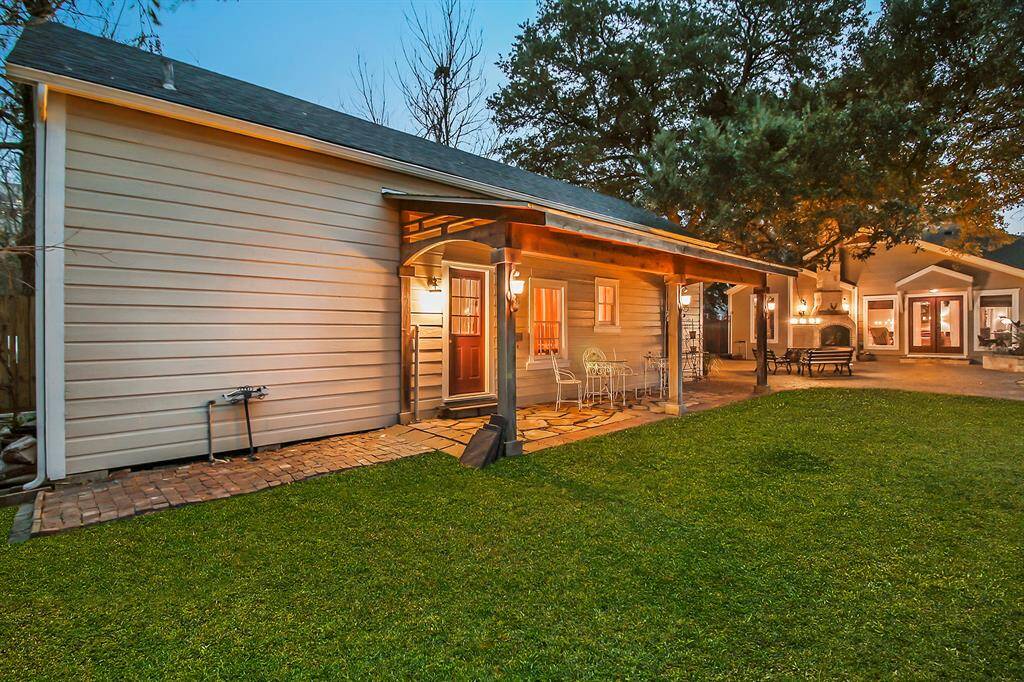 The good size (14x42) guest house in the back of the property sports a covered flagstone patio. Let’s have a closer look!