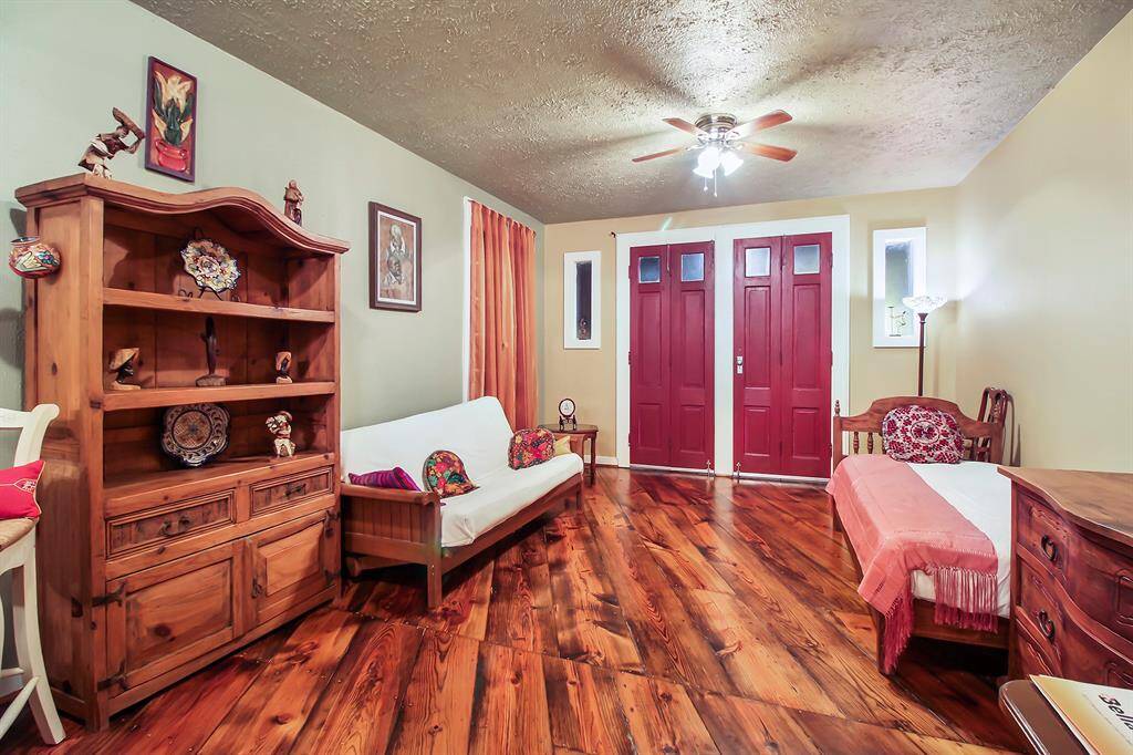 The guest house offers a large contiguous living area which also can be accessed via the large antique doors.