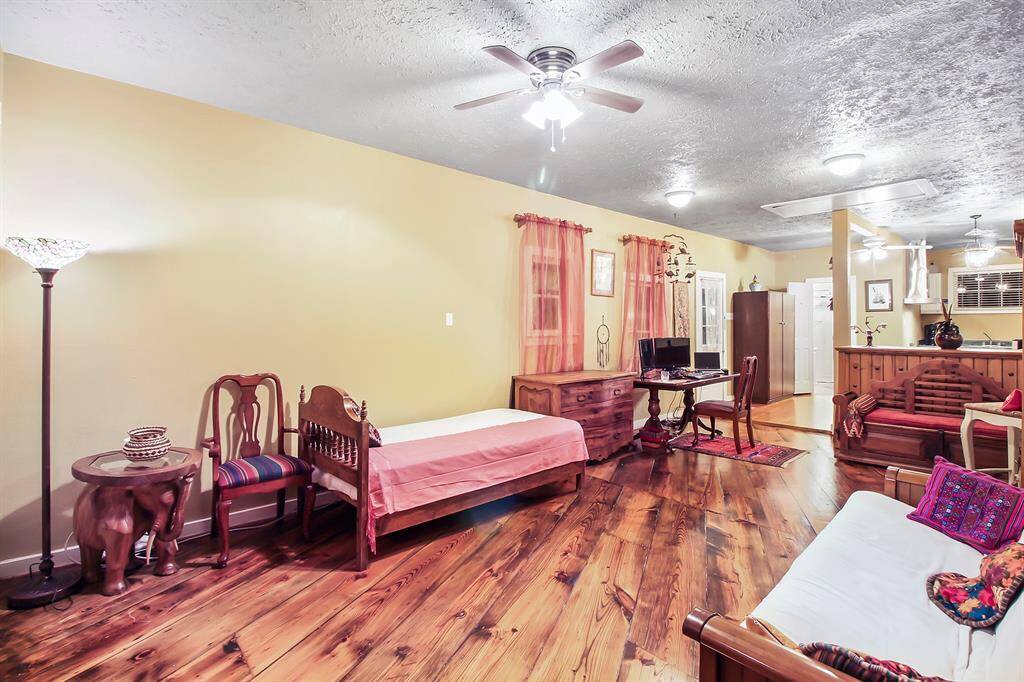 Original hardwood plank floor had been refinished in 2012. Truly amazing! The contiguous area provides a lot of flexibility to set up a home office, a guest quarter, or an entertainment hub.