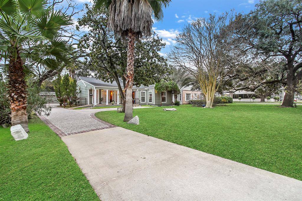 Location! Location! Easy access to Downtown and Medical Center and the Galleria! Walk to award winning elementary school and area parks. Oversized front yard ensures privacy and plenty of green space around you.