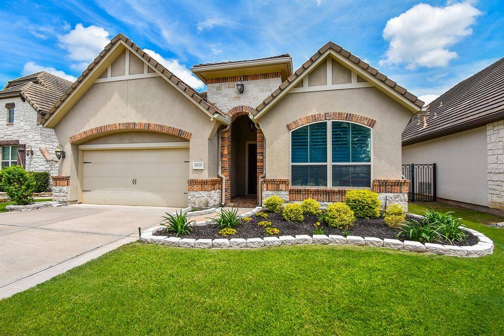 Welcome to 4915 Sweet Grove Ridge Lane! This beautifully designed 1.5-story home features 3 bedrooms, 3.5 baths, and 2,767 sqft of flexible living space. The extended driveway adds extra convenience for guests or additional parking. Inside, enjoy a private backyard, an upstairs game room, and access to Riverstone’s resort-style amenities. Just minutes from Sugar Land Town Square and I-69!